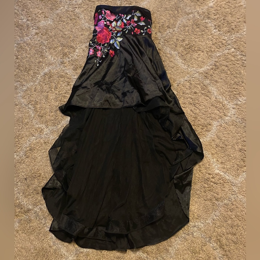 Social Code Formal Dress Black with Flowers, Size 11